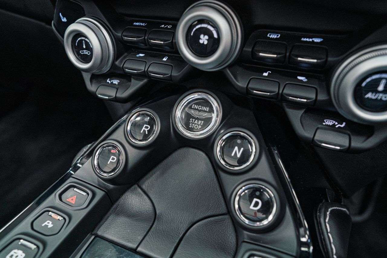 2021 ASTON MARTIN VANTAGE 2021 ASTON MARTIN VANTAGE