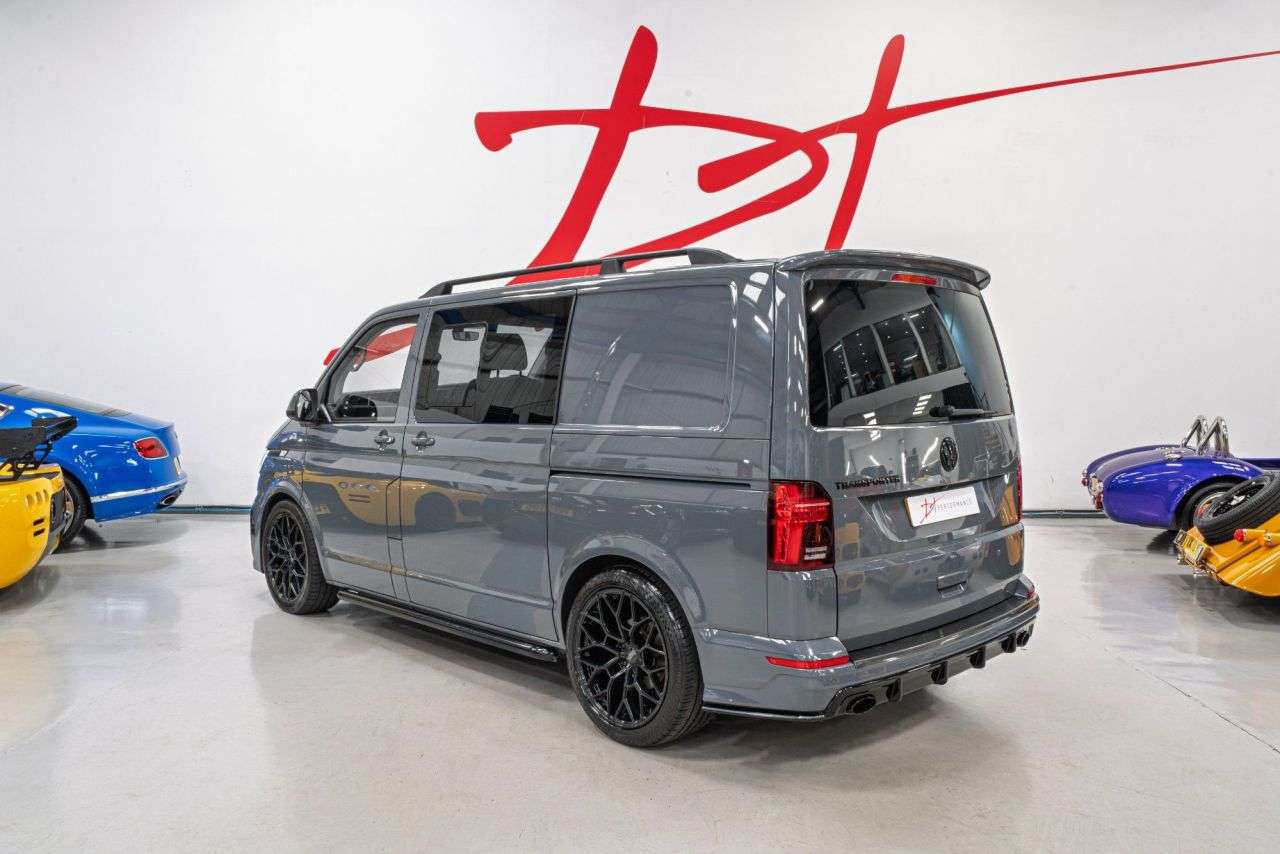 A 2022 VOLKSWAGEN TRANSPORTER 2.0 TDI T32 Highline Kombi Double Cab 5dr Diesel DSG FWD SWB Euro 6 (s/s) ( A 2022 VOLKSWAGEN TRANSPORTER 2.0 TDI T32 Highline Kombi Double Cab 5dr Diesel DSG FWD SWB Euro 6 (s/s) (