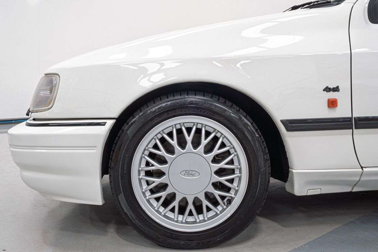 A 1992 FORD SIERRA SIERRA SAPPHIRE RS COSWORTH 4X4 2L 4dr 220 BHP A 1992 FORD SIERRA SIERRA SAPPHIRE RS COSWORTH 4X4 2L 4dr 220 BHP