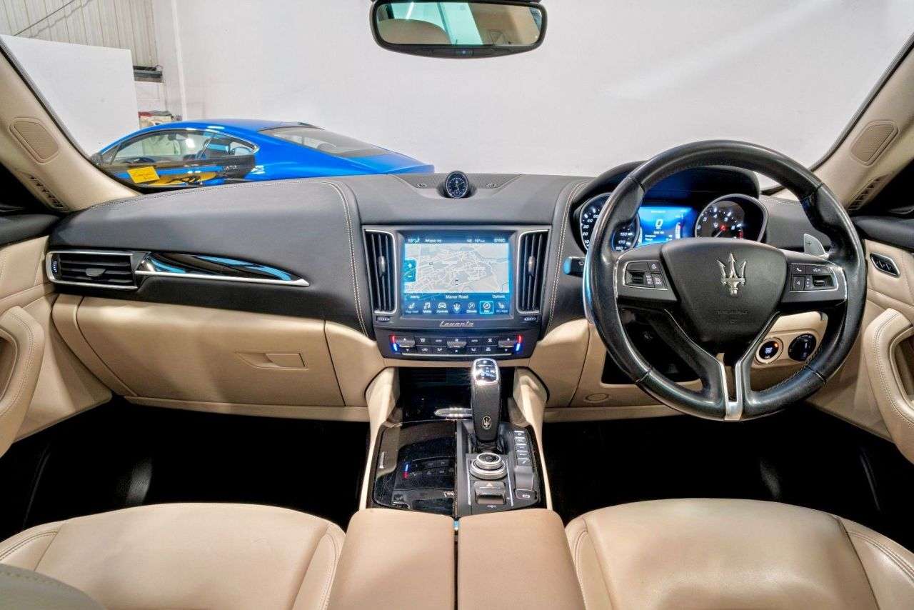 A 2019 MASERATI LEVANTE 3.0 V6 GranLusso SUV 5dr Petrol ZF 4WD Euro 6 (s/s) (350 ps) A 2019 MASERATI LEVANTE 3.0 V6 GranLusso SUV 5dr Petrol ZF 4WD Euro 6 (s/s) (350 ps)