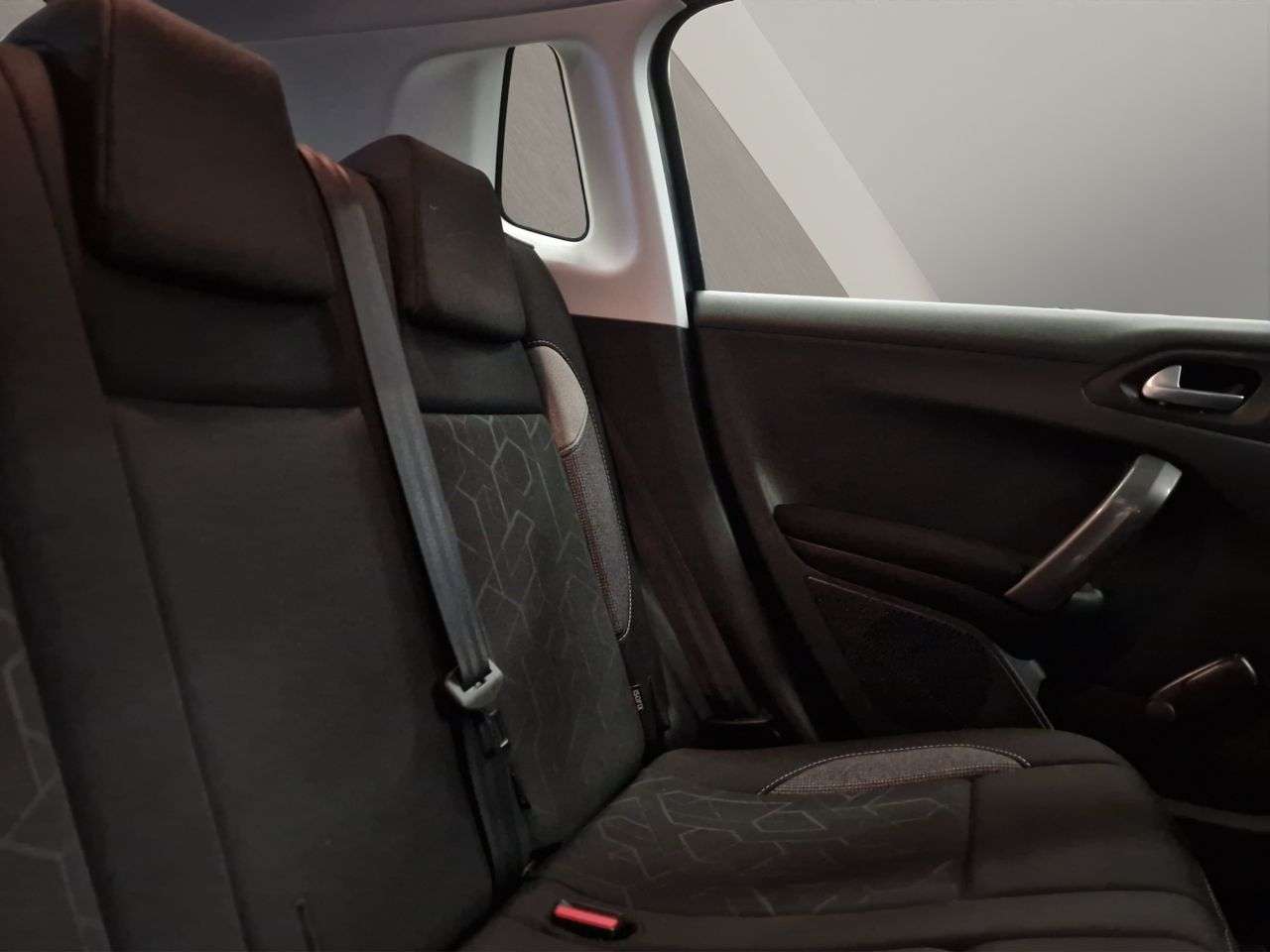 2017 PEUGEOT 2008 2017 PEUGEOT 2008