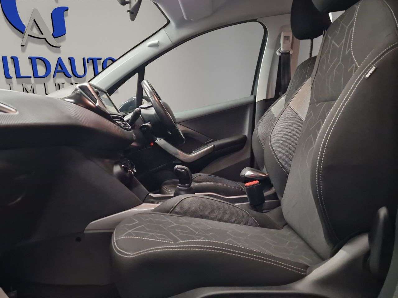 2017 PEUGEOT 2008 2017 PEUGEOT 2008