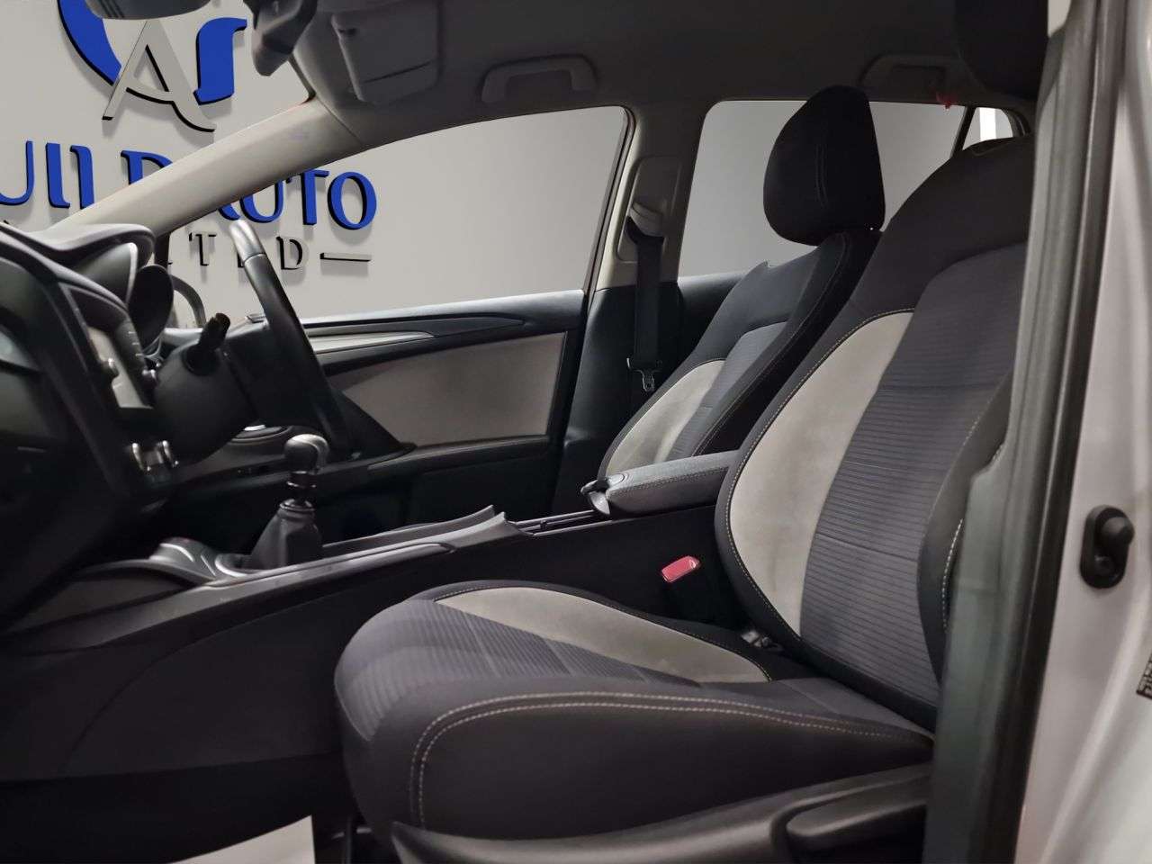 2016 TOYOTA AVENSIS 2016 TOYOTA AVENSIS