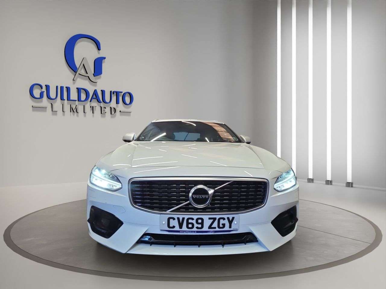 A 2019 VOLVO V90 2.0 T5 R-Design Estate 5dr Petrol Auto Euro 6 (s/s) (250 ps) A 2019 VOLVO V90 2.0 T5 R-Design Estate 5dr Petrol Auto Euro 6 (s/s) (250 ps)