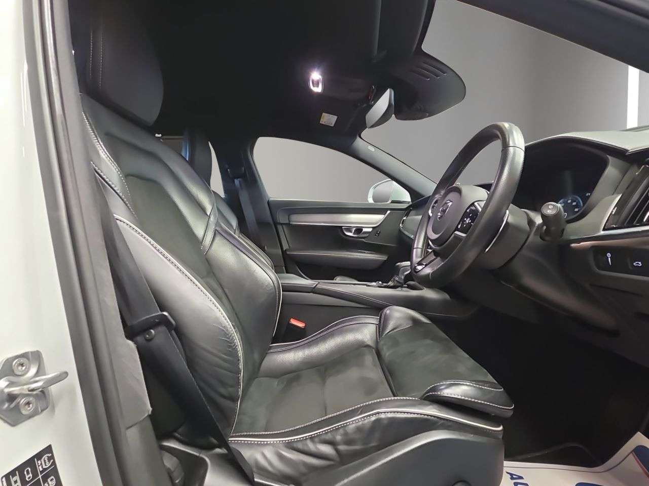 2019 VOLVO V90 2019 VOLVO V90