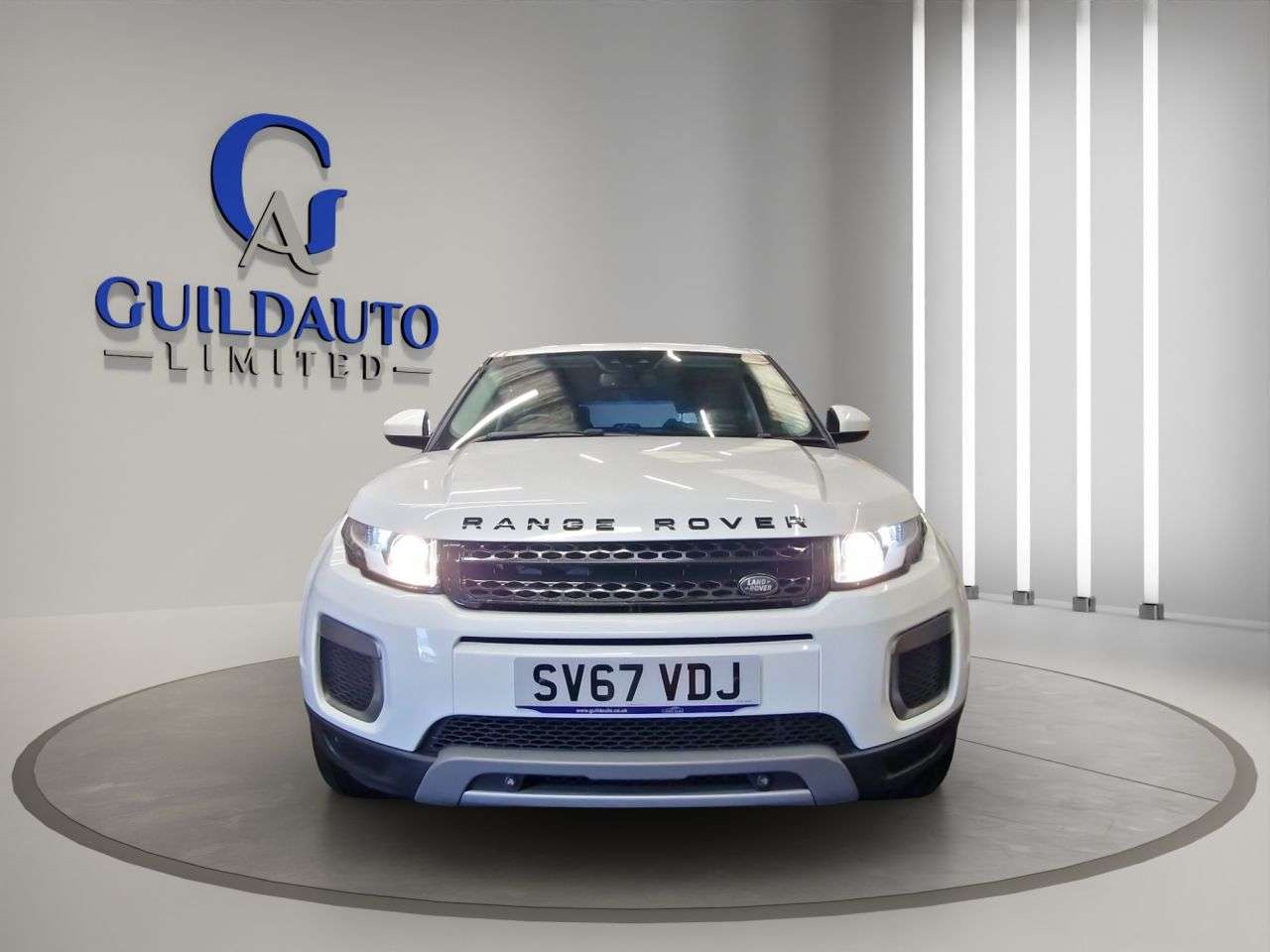 A 2017 LAND ROVER RANGE ROVER EVOQUE 2.0 eD4 SE SUV 5dr Diesel Manual FWD Euro 6 (s/s) (150 ps) A 2017 LAND ROVER RANGE ROVER EVOQUE 2.0 eD4 SE SUV 5dr Diesel Manual FWD Euro 6 (s/s) (150 ps)