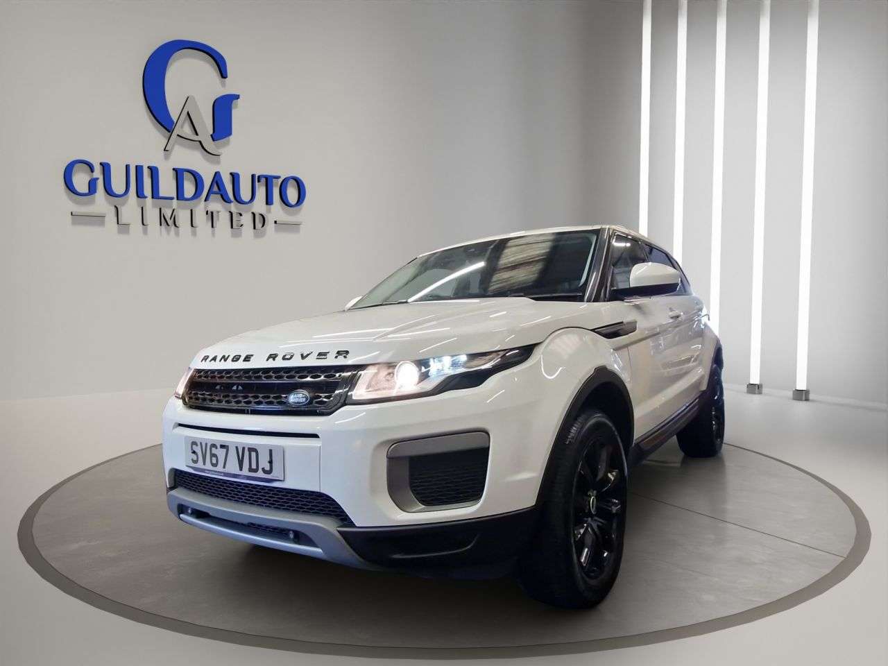 A 2017 LAND ROVER RANGE ROVER EVOQUE 2.0 eD4 SE SUV 5dr Diesel Manual FWD Euro 6 (s/s) (150 ps) A 2017 LAND ROVER RANGE ROVER EVOQUE 2.0 eD4 SE SUV 5dr Diesel Manual FWD Euro 6 (s/s) (150 ps)