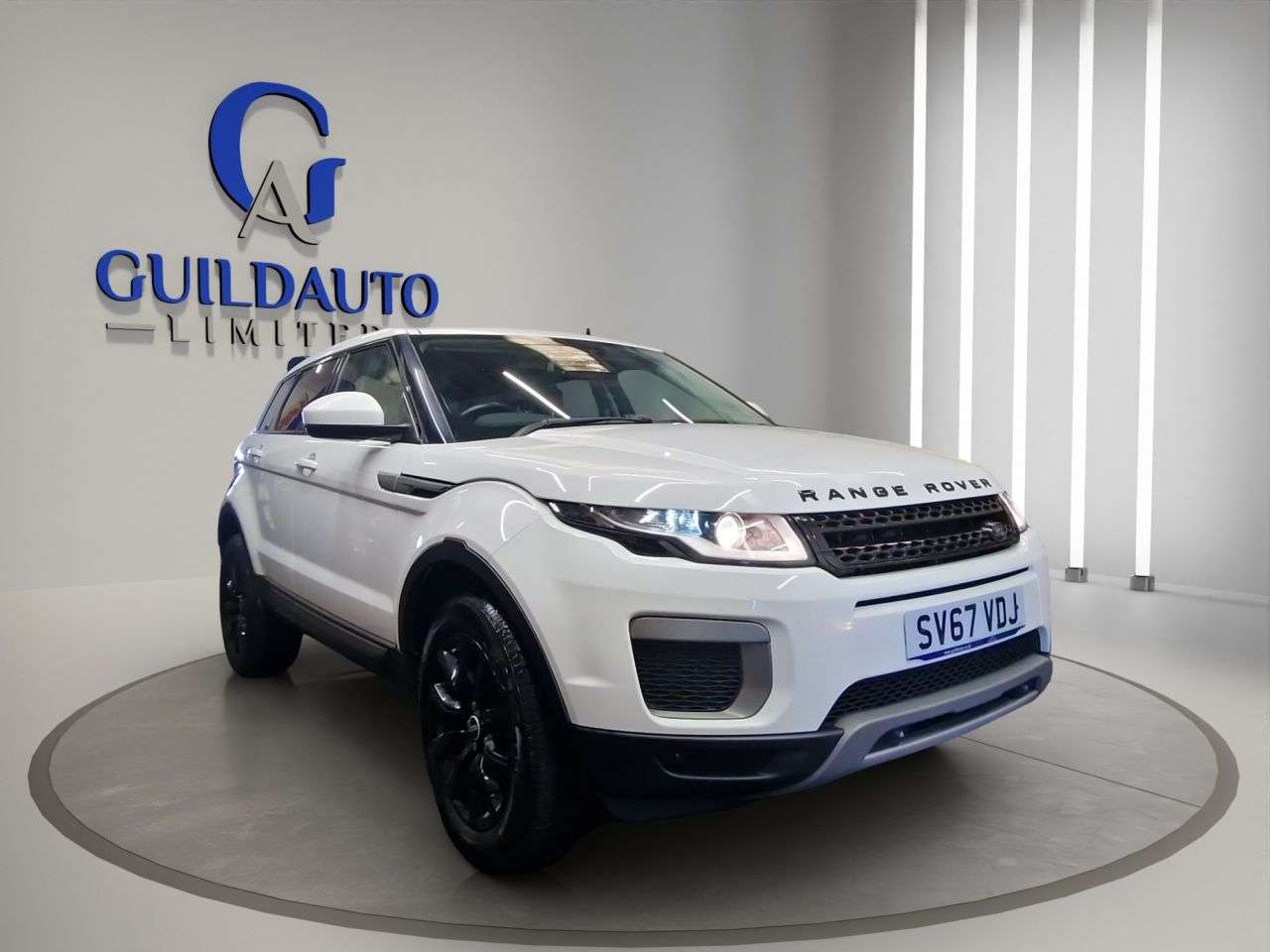 A 2017 LAND ROVER RANGE ROVER EVOQUE 2.0 eD4 SE SUV 5dr Diesel Manual FWD Euro 6 (s/s) (150 ps) A 2017 LAND ROVER RANGE ROVER EVOQUE 2.0 eD4 SE SUV 5dr Diesel Manual FWD Euro 6 (s/s) (150 ps)
