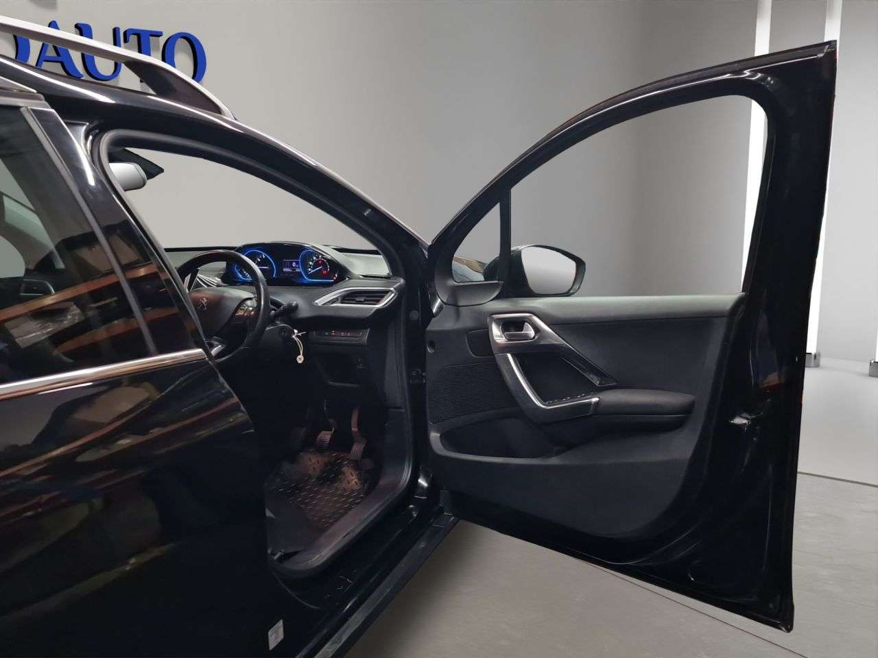 2017 PEUGEOT 2008 2017 PEUGEOT 2008