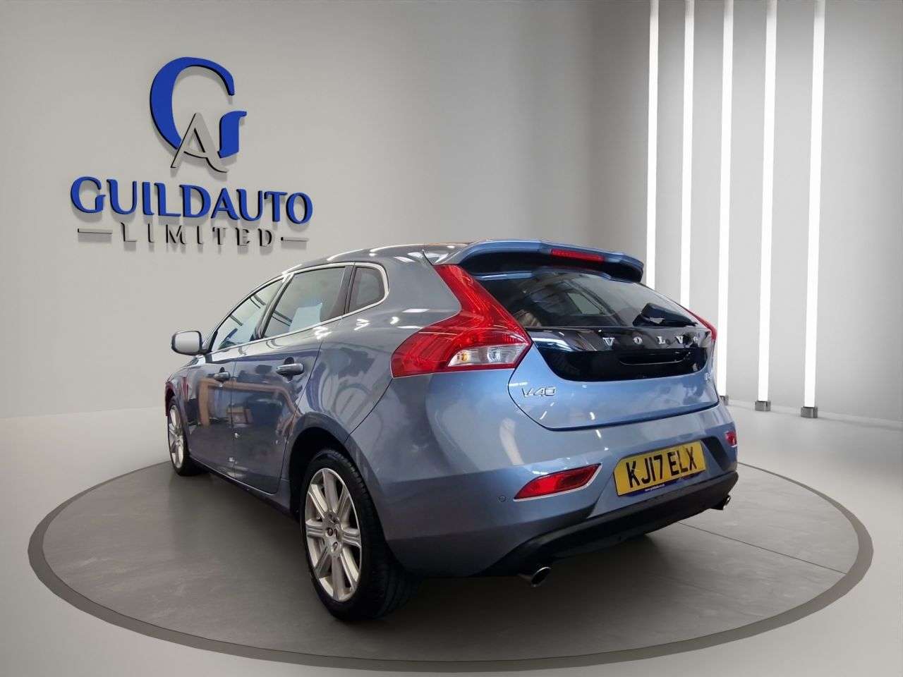 2017 VOLVO V40 2017 VOLVO V40