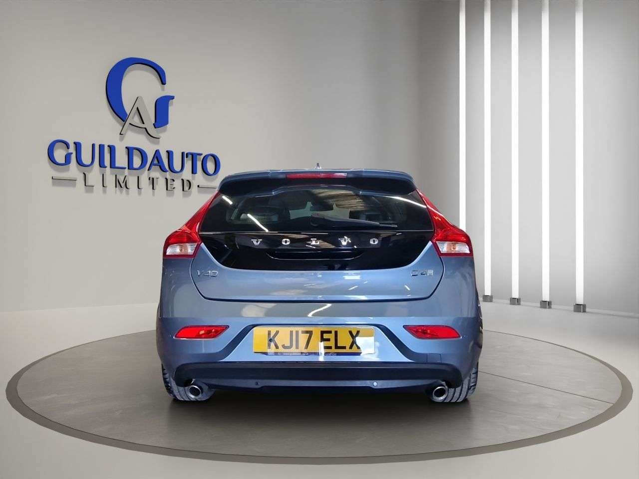 2017 VOLVO V40 2017 VOLVO V40