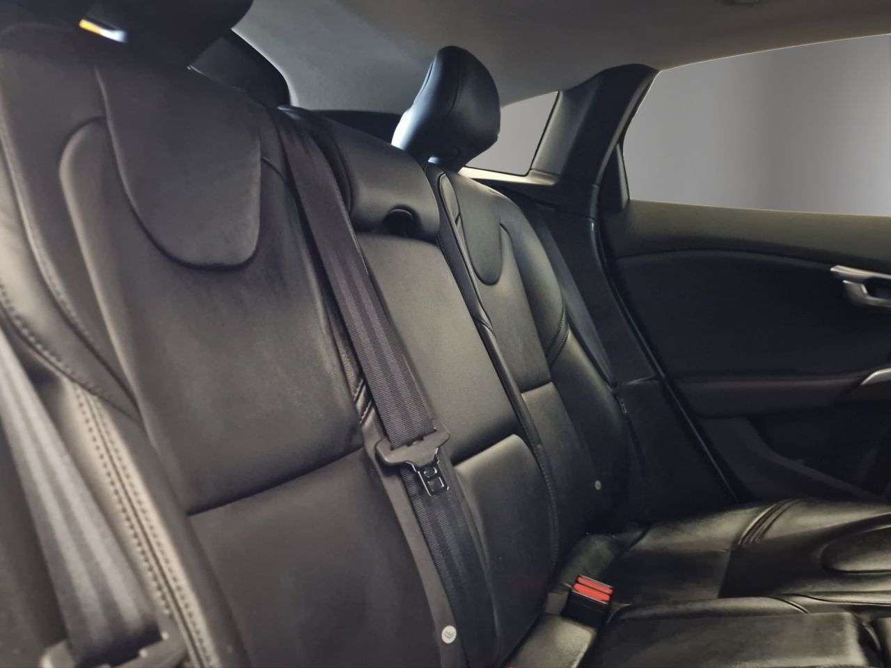 2017 VOLVO V40 2017 VOLVO V40