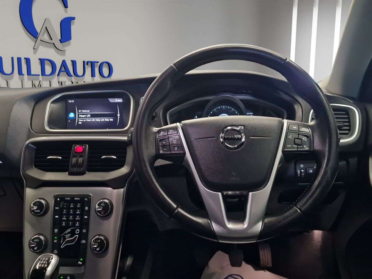 2017 VOLVO V40 2017 VOLVO V40