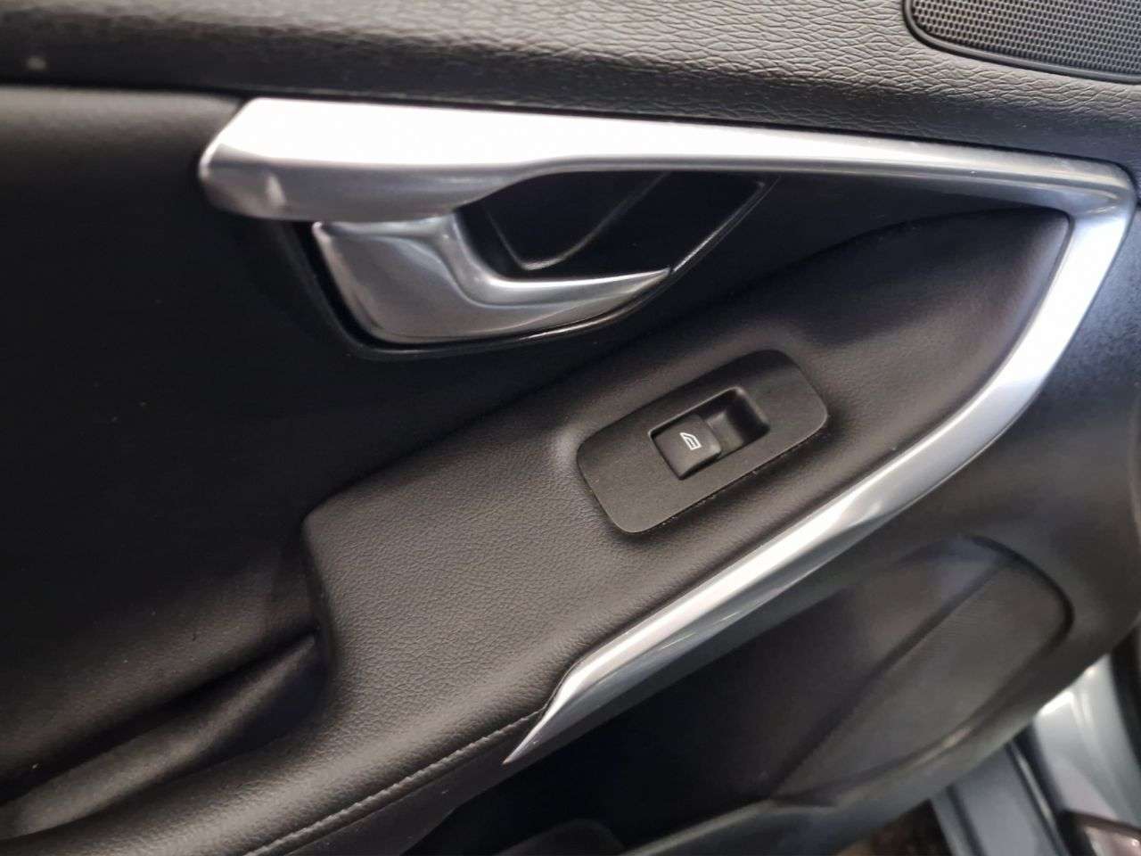 2017 VOLVO V40 2017 VOLVO V40