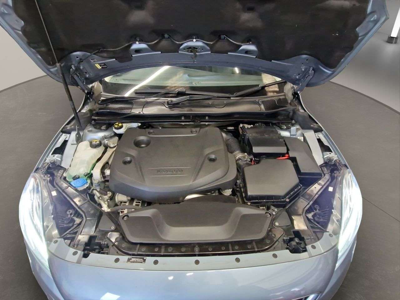 2017 VOLVO V40 2017 VOLVO V40