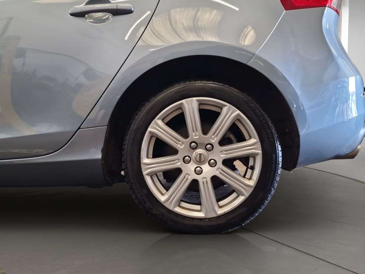 2017 VOLVO V40 2017 VOLVO V40