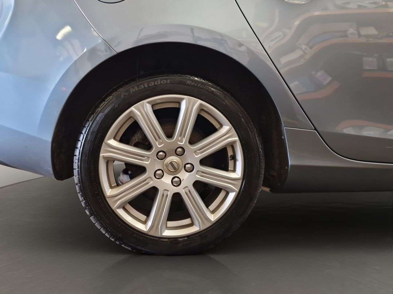 2017 VOLVO V40 2017 VOLVO V40