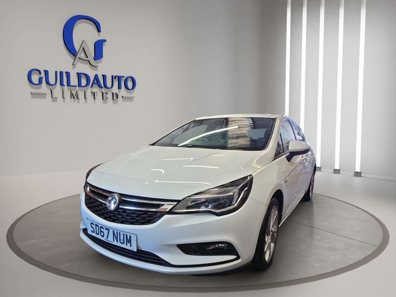 A 2017 VAUXHALL ASTRA 1.4i Turbo SRi Hatchback 5dr Petrol Manual Euro 6 (150 ps) A 2017 VAUXHALL ASTRA 1.4i Turbo SRi Hatchback 5dr Petrol Manual Euro 6 (150 ps)