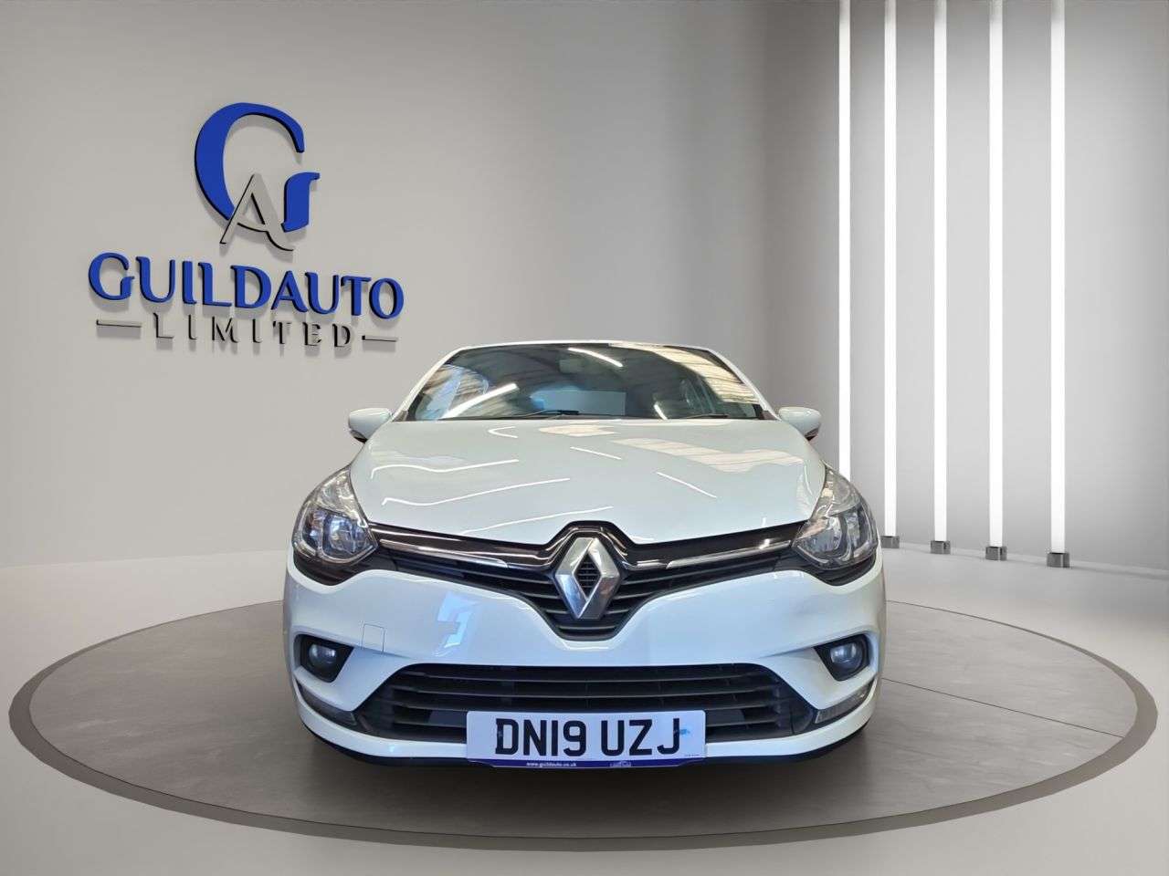 A 2019 RENAULT CLIO 0.9 TCe Play Hatchback 5dr Petrol Manual Euro 6 (s/s) (90 ps) A 2019 RENAULT CLIO 0.9 TCe Play Hatchback 5dr Petrol Manual Euro 6 (s/s) (90 ps)