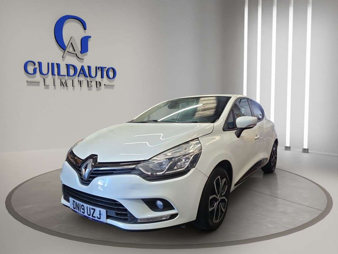A 2019 RENAULT CLIO 0.9 TCe Play Hatchback 5dr Petrol Manual Euro 6 (s/s) (90 ps) A 2019 RENAULT CLIO 0.9 TCe Play Hatchback 5dr Petrol Manual Euro 6 (s/s) (90 ps)