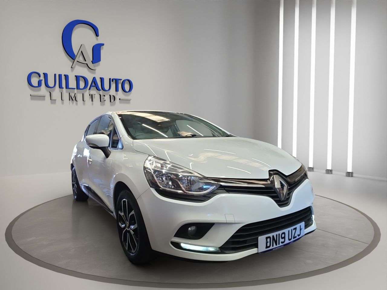 A 2019 RENAULT CLIO 0.9 TCe Play Hatchback 5dr Petrol Manual Euro 6 (s/s) (90 ps) A 2019 RENAULT CLIO 0.9 TCe Play Hatchback 5dr Petrol Manual Euro 6 (s/s) (90 ps)
