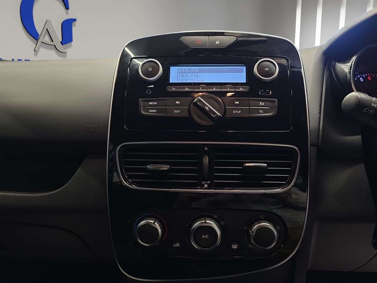 2019 RENAULT CLIO 2019 RENAULT CLIO