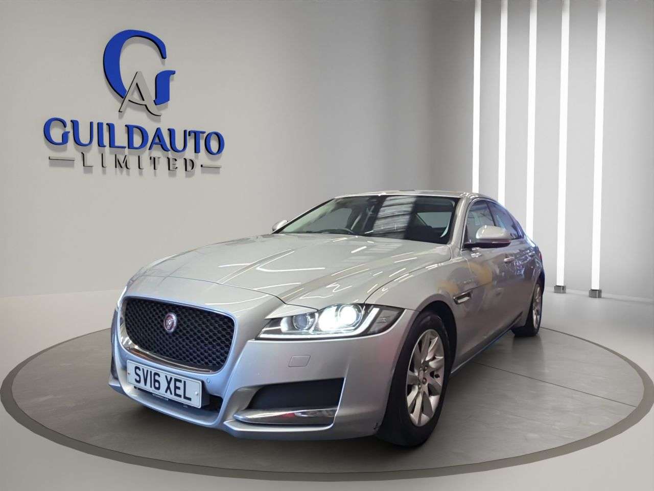 A 2016 JAGUAR XF 2.0d Prestige Saloon 4dr Diesel Auto Euro 6 (s/s) (163 ps) A 2016 JAGUAR XF 2.0d Prestige Saloon 4dr Diesel Auto Euro 6 (s/s) (163 ps)