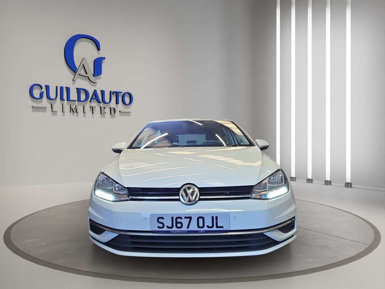 A 2017 VOLKSWAGEN GOLF 1.4 TSI BlueMotion Tech SE Nav Hatchback 5dr Petrol Manual Euro 6 (s/s) (12 A 2017 VOLKSWAGEN GOLF 1.4 TSI BlueMotion Tech SE Nav Hatchback 5dr Petrol Manual Euro 6 (s/s) (12