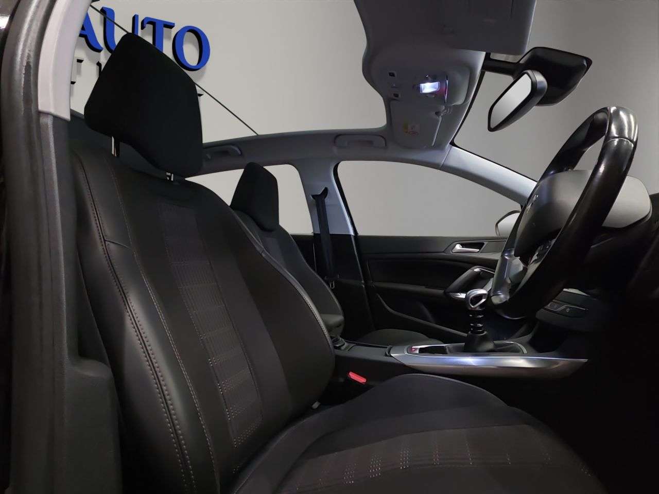 2017 PEUGEOT 308 2017 PEUGEOT 308