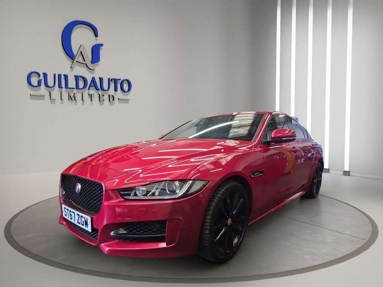 A 2018 JAGUAR XE 2.0i R-Sport Saloon 4dr Petrol Auto Euro 6 (s/s) (250 ps) A 2018 JAGUAR XE 2.0i R-Sport Saloon 4dr Petrol Auto Euro 6 (s/s) (250 ps)