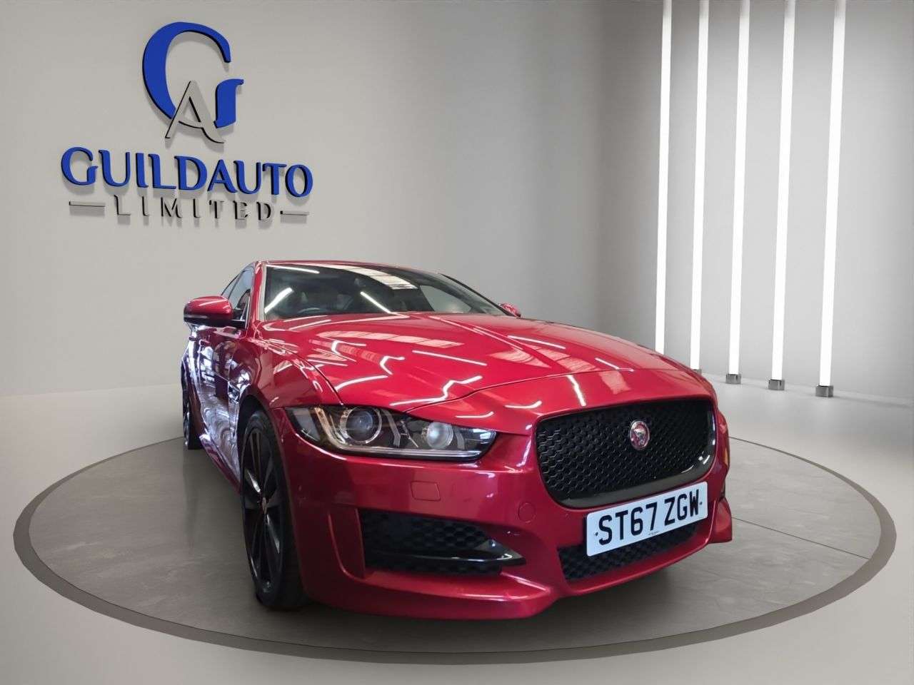 A 2018 JAGUAR XE 2.0i R-Sport Saloon 4dr Petrol Auto Euro 6 (s/s) (250 ps) A 2018 JAGUAR XE 2.0i R-Sport Saloon 4dr Petrol Auto Euro 6 (s/s) (250 ps)