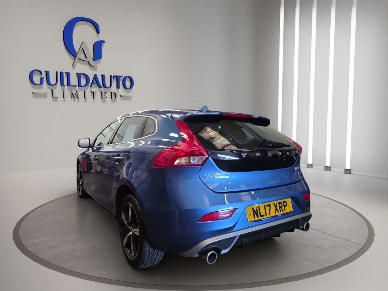 2017 VOLVO V40 2017 VOLVO V40