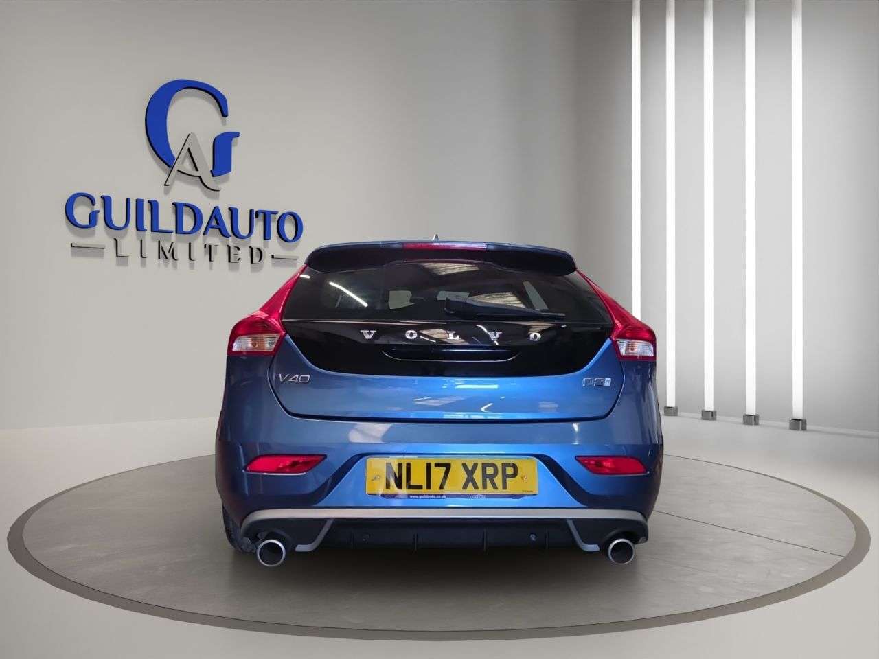 2017 VOLVO V40 2017 VOLVO V40