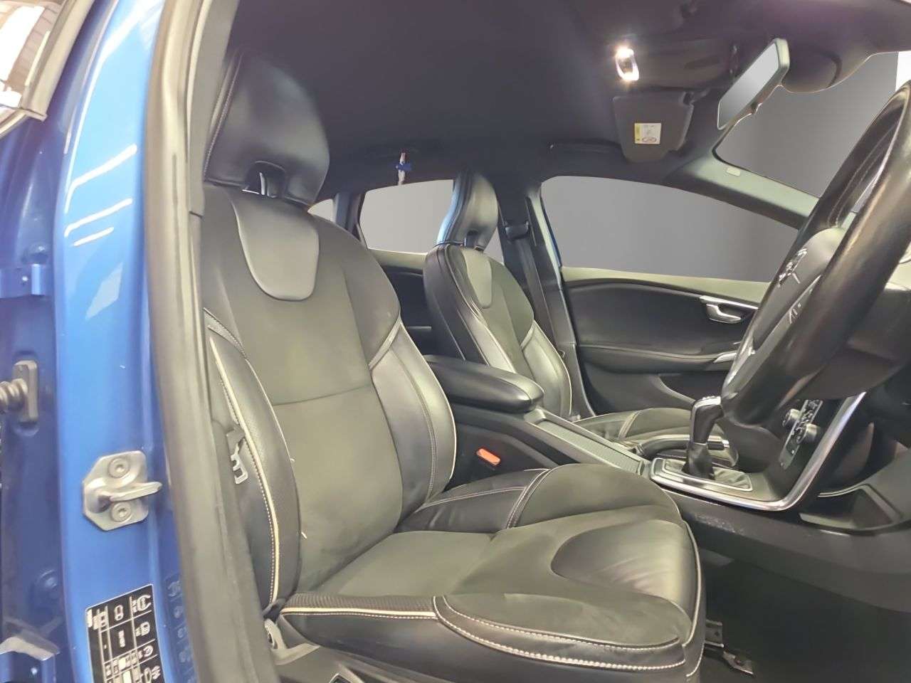 2017 VOLVO V40 2017 VOLVO V40