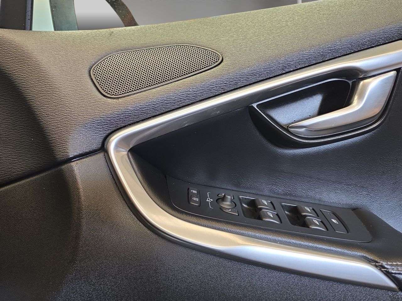2017 VOLVO V40 2017 VOLVO V40