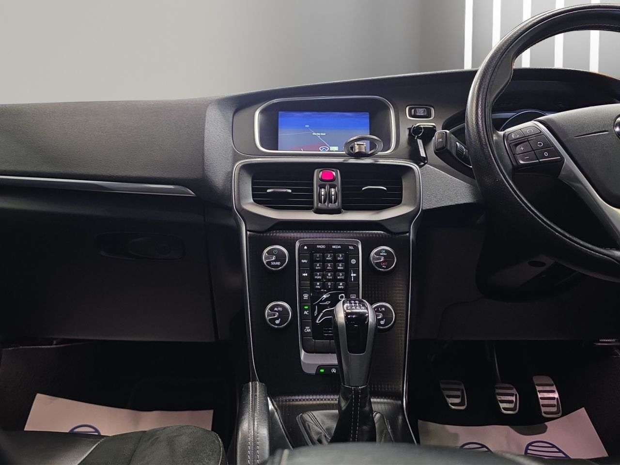 2017 VOLVO V40 2017 VOLVO V40