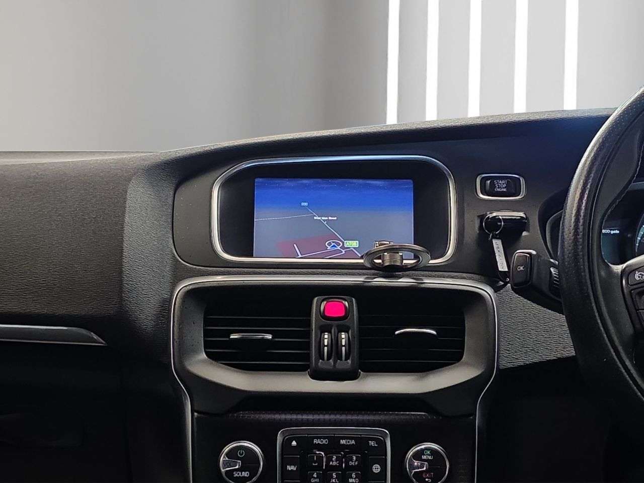 2017 VOLVO V40 2017 VOLVO V40
