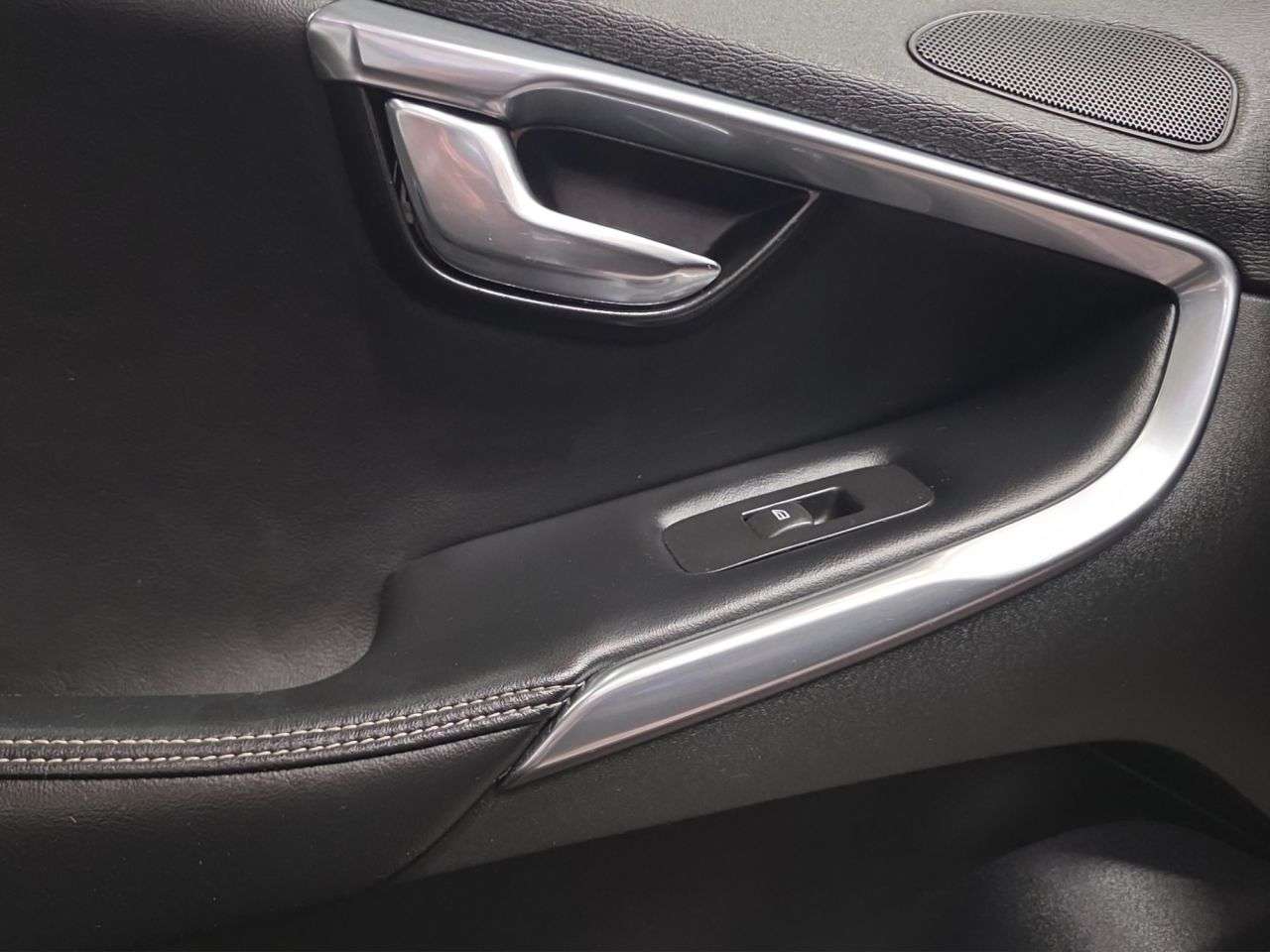 2017 VOLVO V40 2017 VOLVO V40