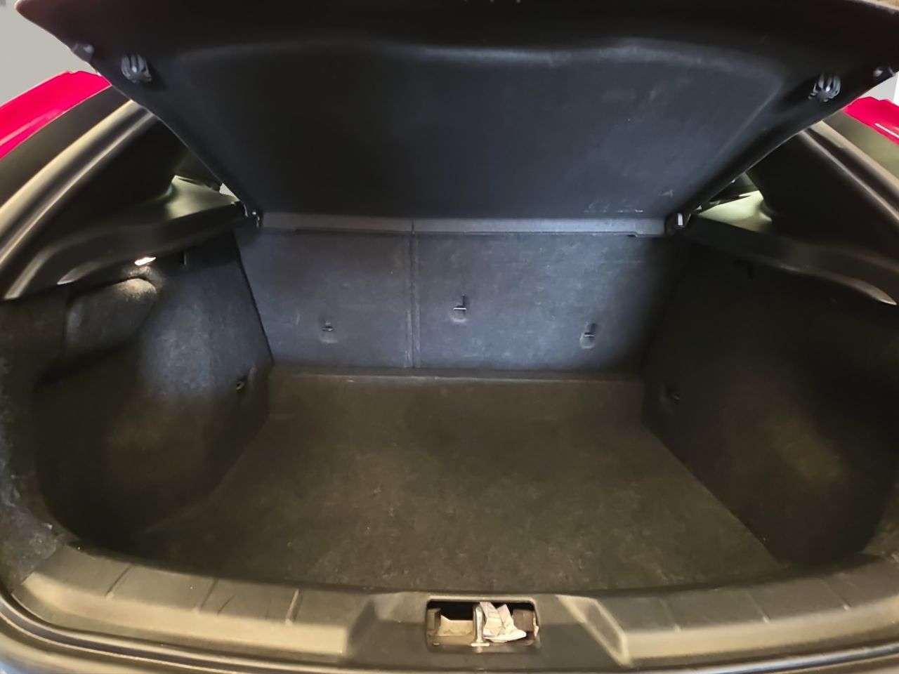 2017 VOLVO V40 2017 VOLVO V40