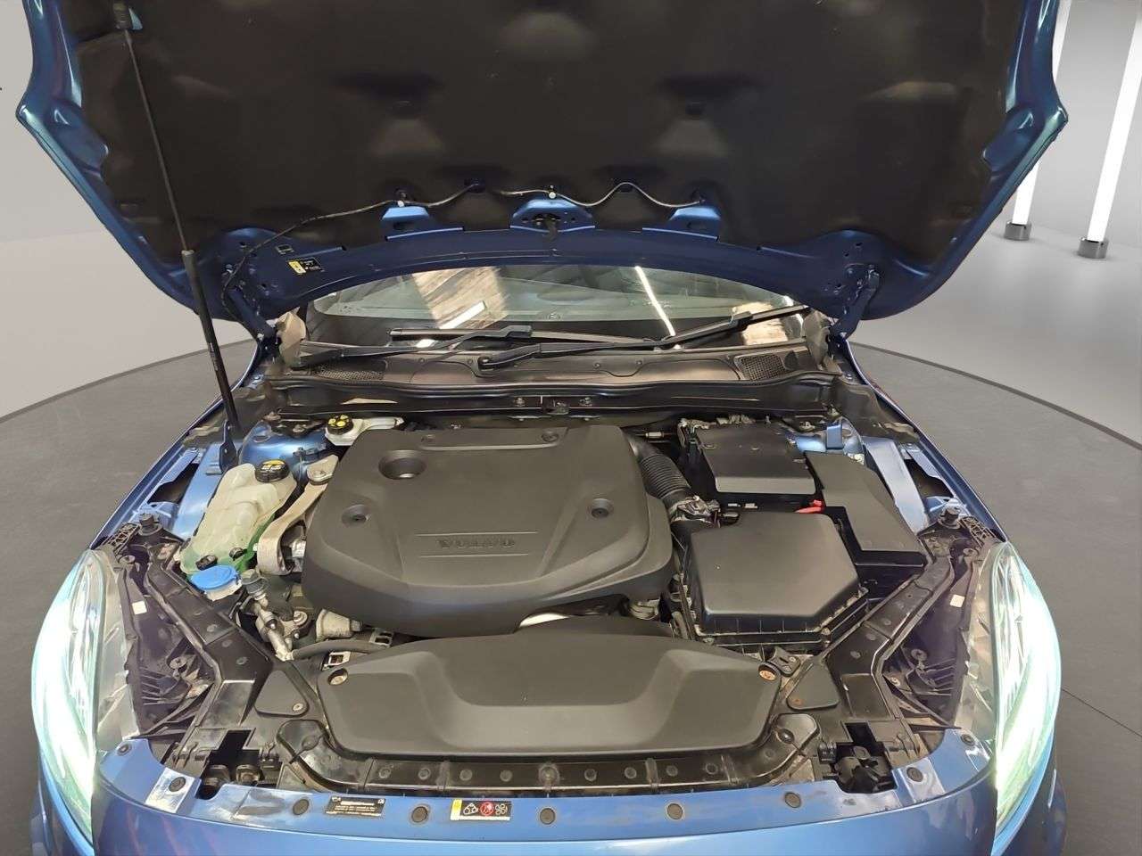 2017 VOLVO V40 2017 VOLVO V40