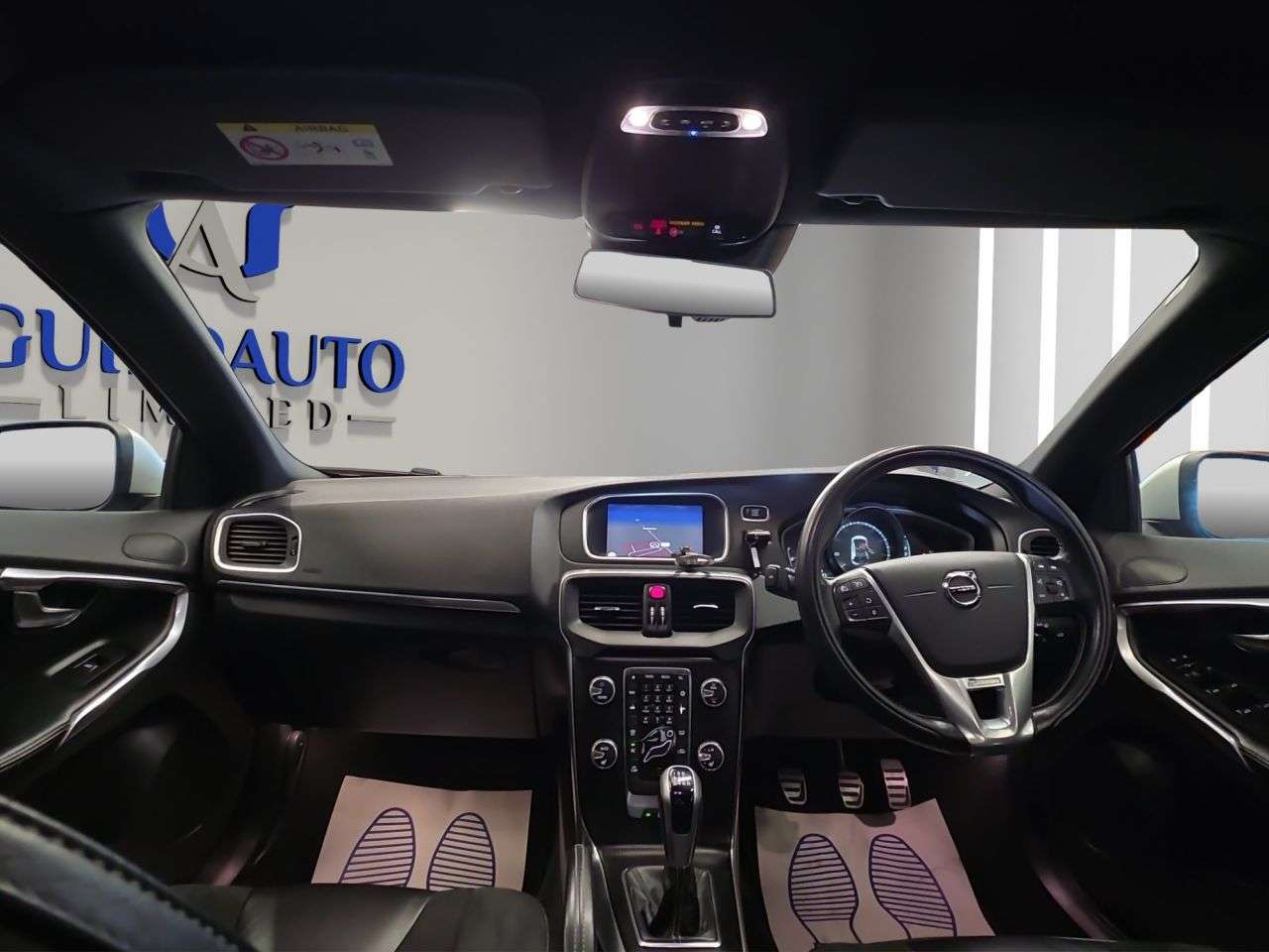 2017 VOLVO V40 2017 VOLVO V40