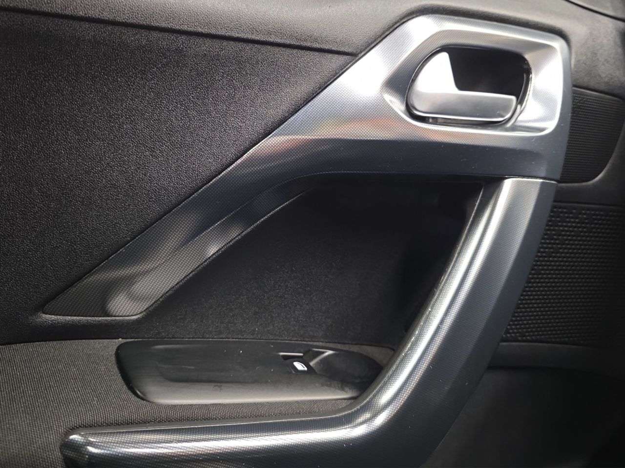 2017 PEUGEOT 2008 2017 PEUGEOT 2008
