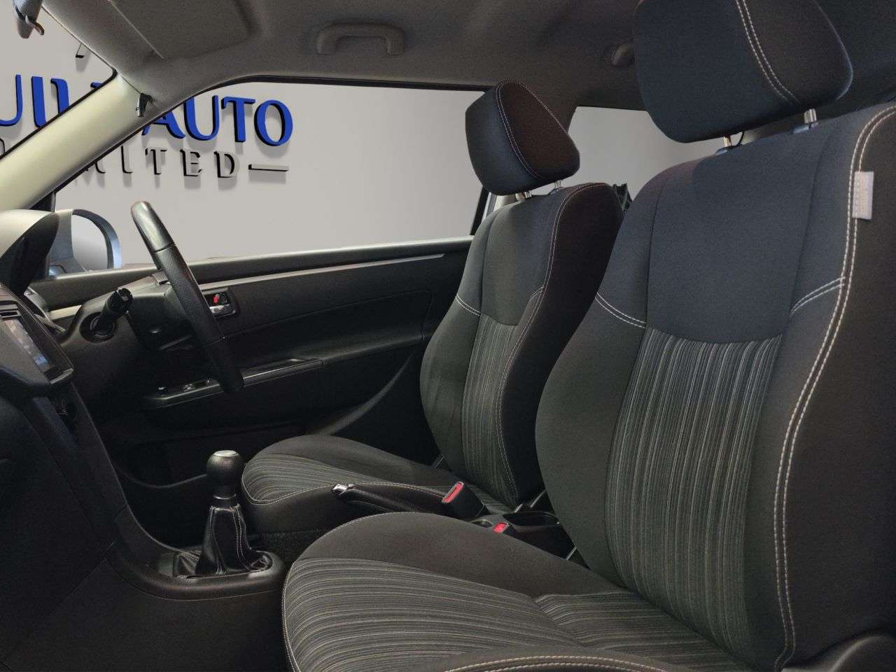2017 SUZUKI SWIFT 2017 SUZUKI SWIFT
