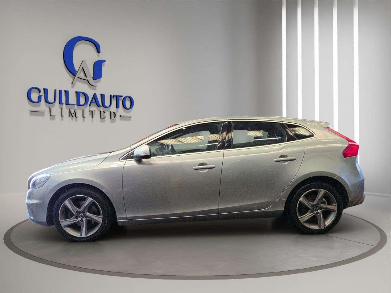 2016 VOLVO V40 2016 VOLVO V40