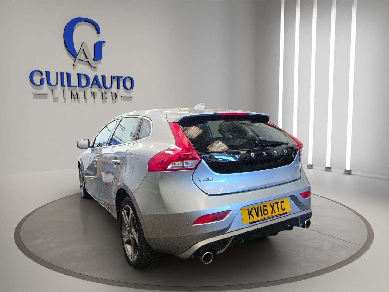 2016 VOLVO V40 2016 VOLVO V40