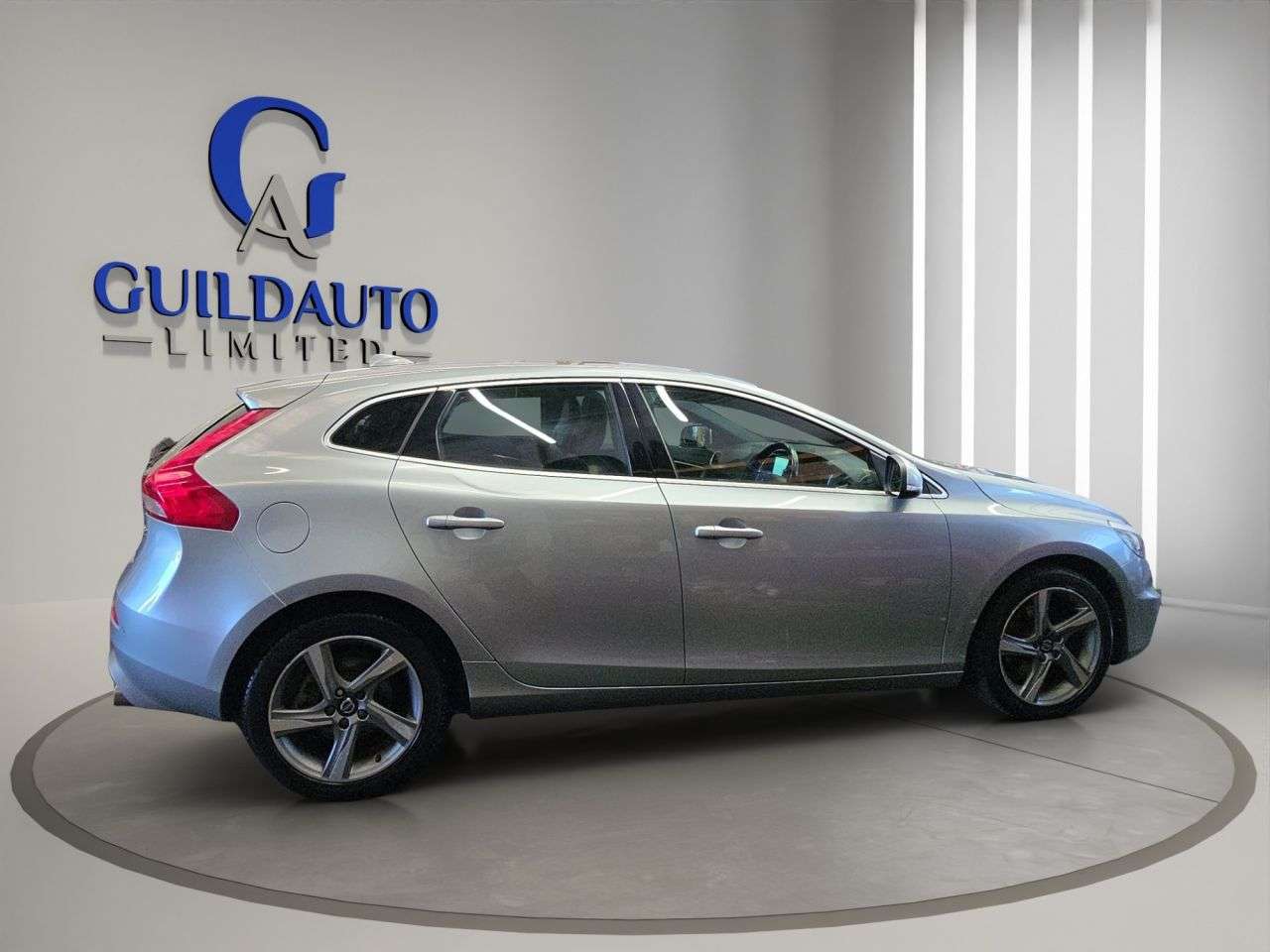 2016 VOLVO V40 2016 VOLVO V40