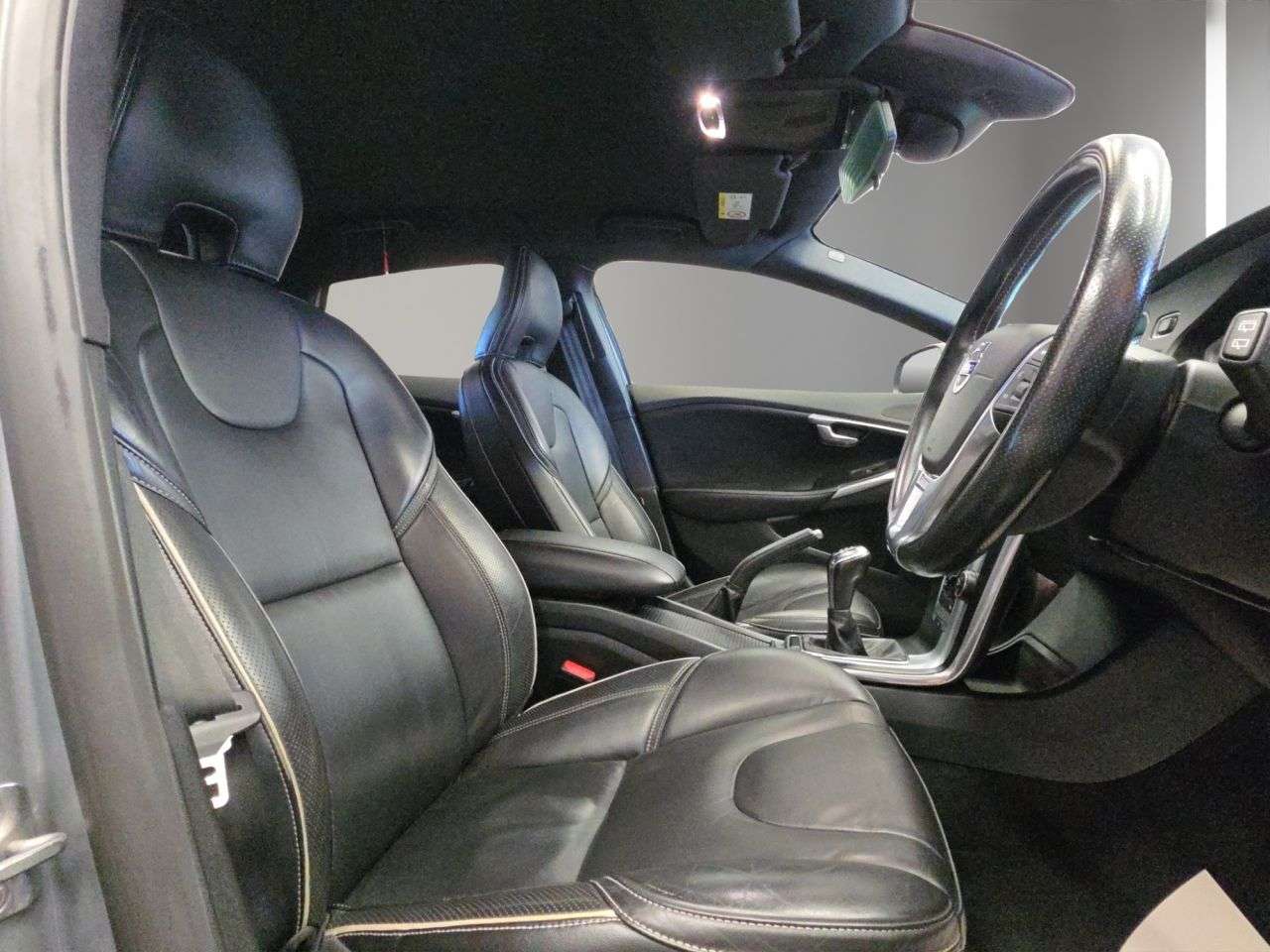2016 VOLVO V40 2016 VOLVO V40