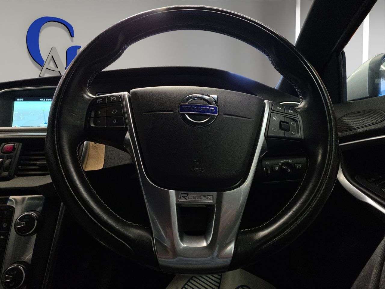 2016 VOLVO V40 2016 VOLVO V40