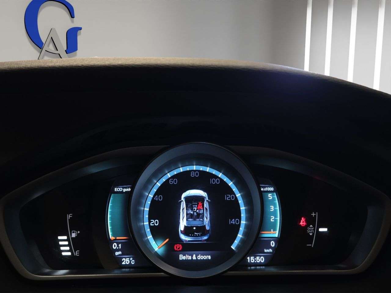 2016 VOLVO V40 2016 VOLVO V40