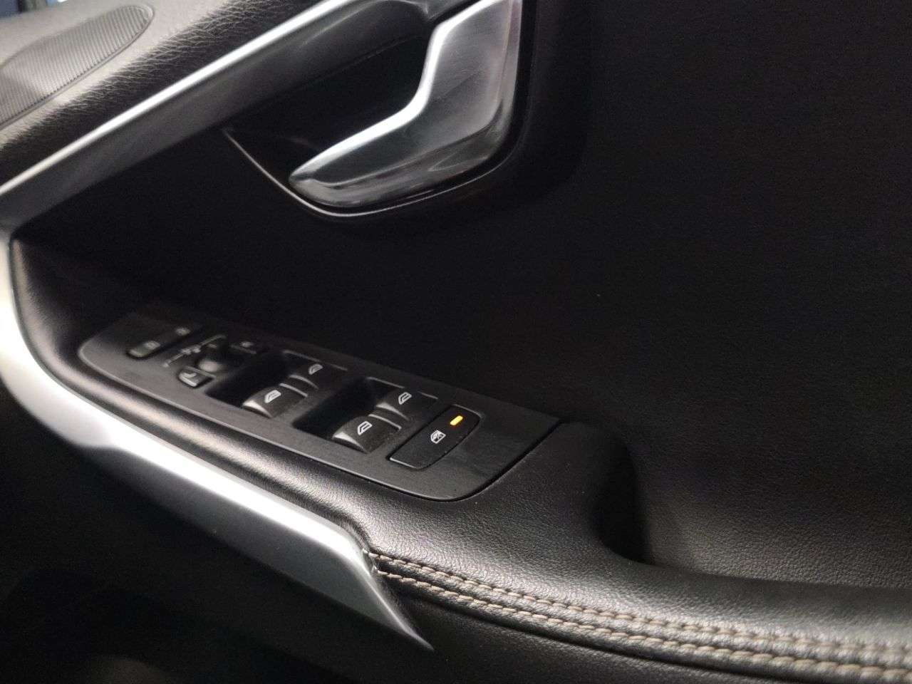 2016 VOLVO V40 2016 VOLVO V40